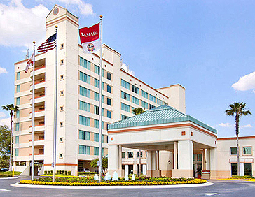 Ramada Gateway Plaza_01_Exterior